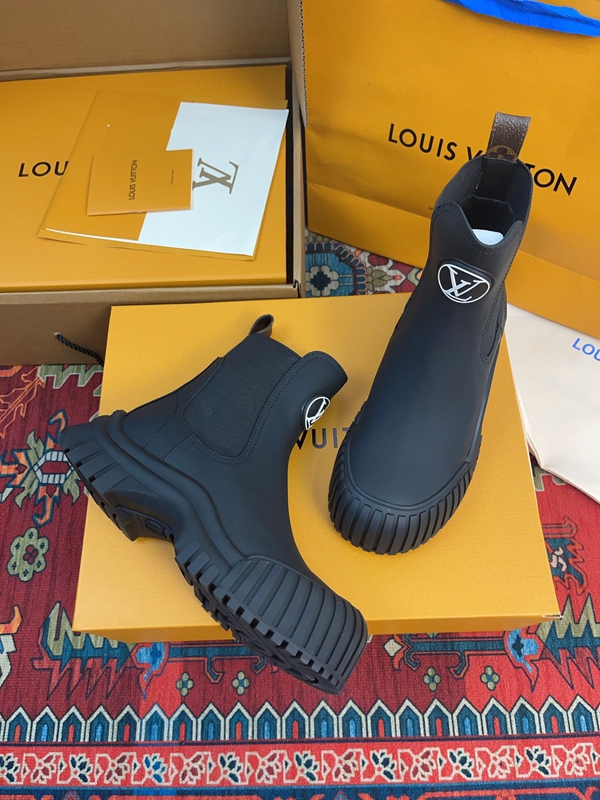 ルイヴィトン靴背面デザイン